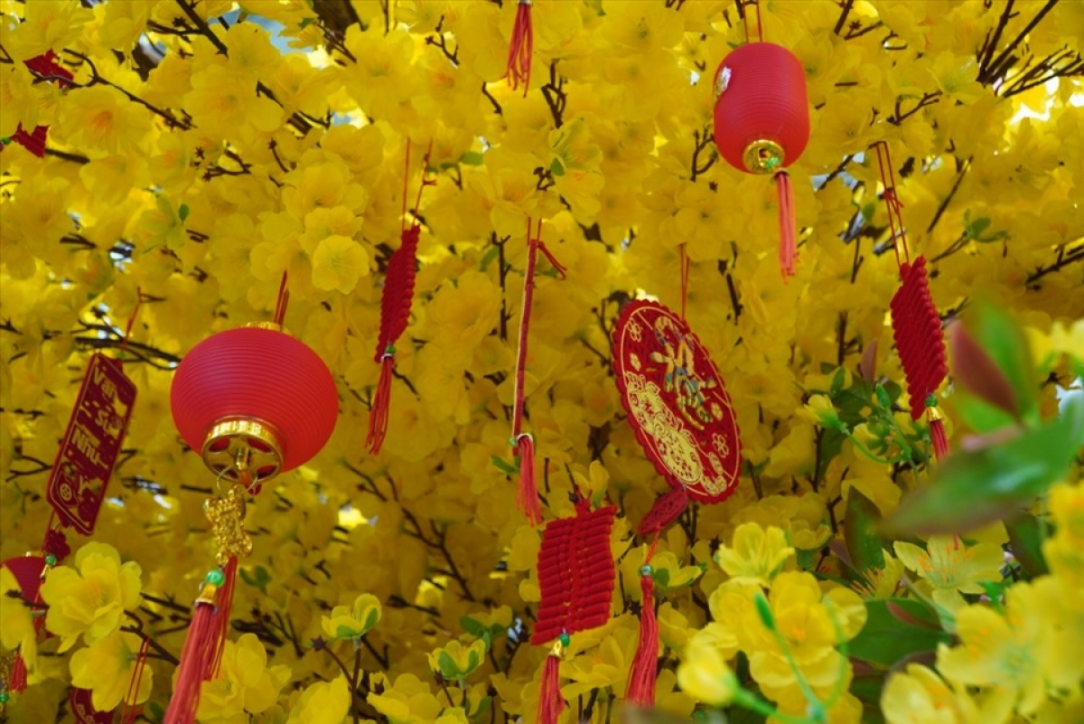 Branches of ochna flowers decorated with lanterns and calligraphic works are among the favourite items on offer this year.