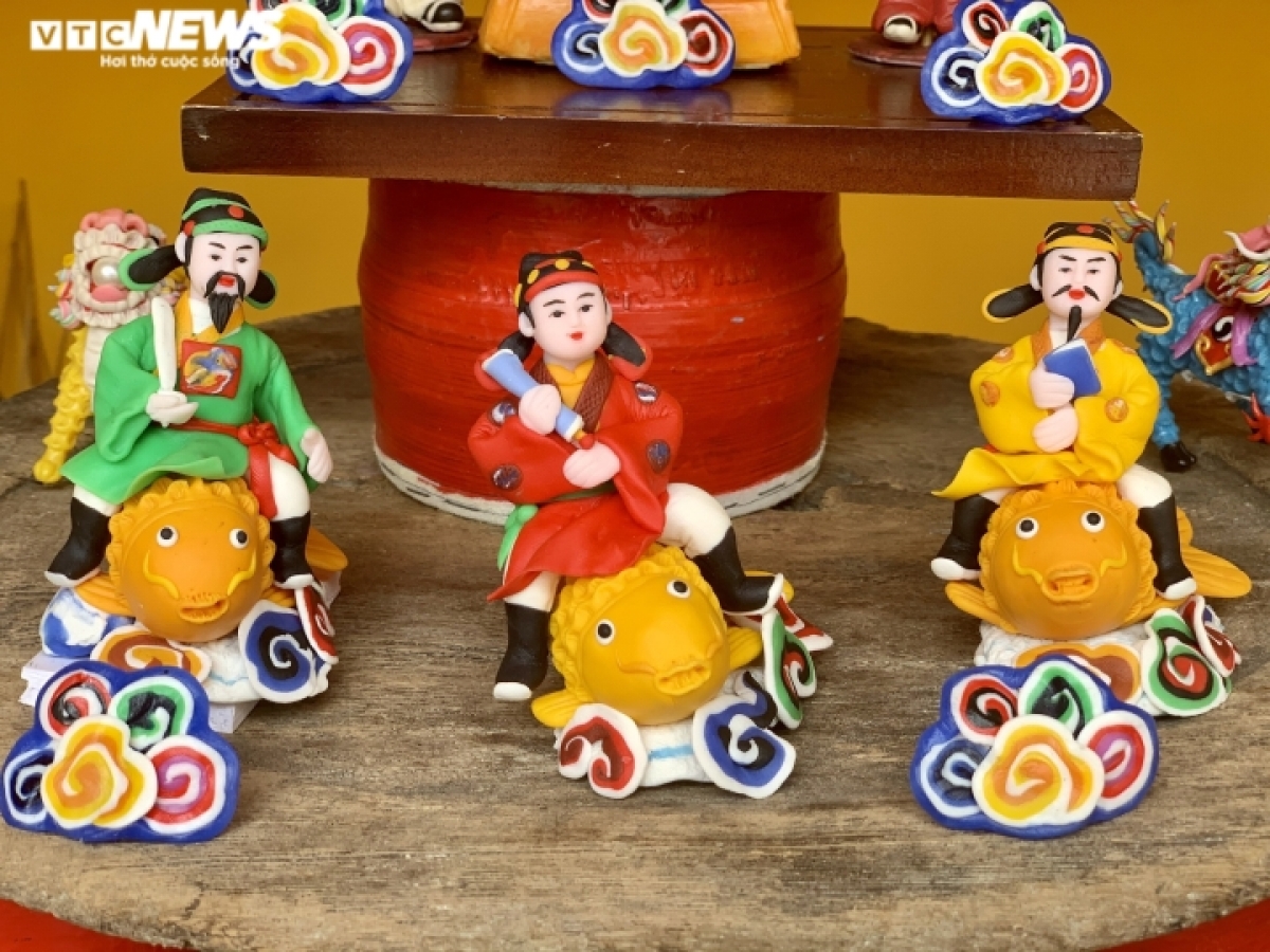 Figurines featuring “Ong Cong, Ong Tao”, “Land Genie and Kitchen Gods” in English, have recently been debuted this Tet festival.