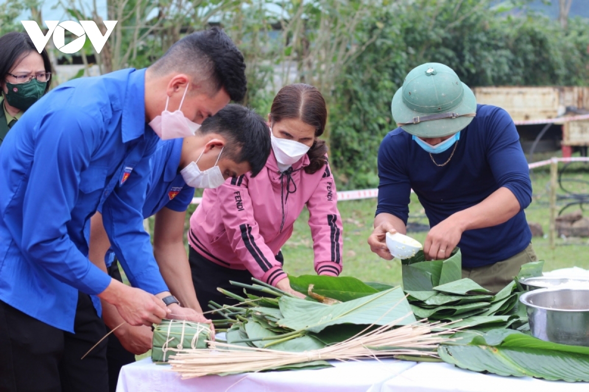 The annual programme aims to assist local people in celebrating a joyful Tet and enjoying a better life.