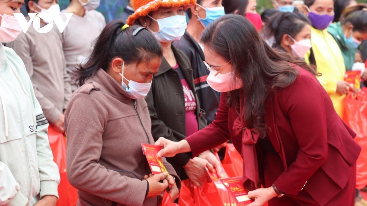 As part of the occasion, disadvantaged people receive many gifts from benefactors nationwide to enjoy a joyful Tet.