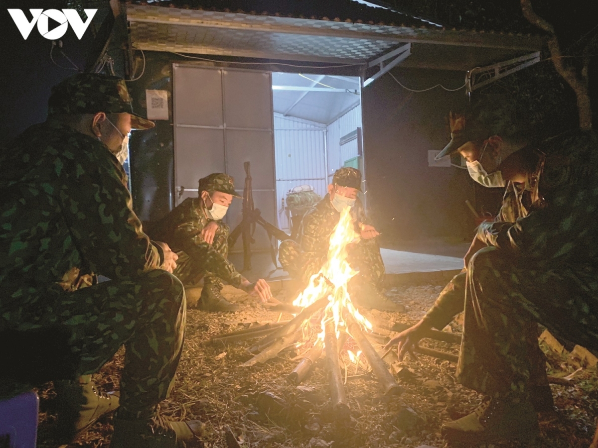 Soldiers at Po Hen border post gather at year-end night.