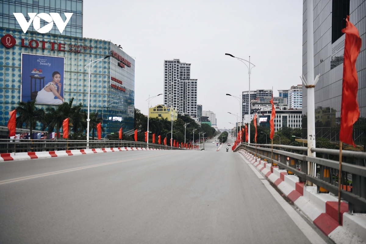 In sharp contrast to the hustle and bustle of a normal day, Hanoi has transformed to be perfectly tranquil on the first morning of the Year of the Tiger.