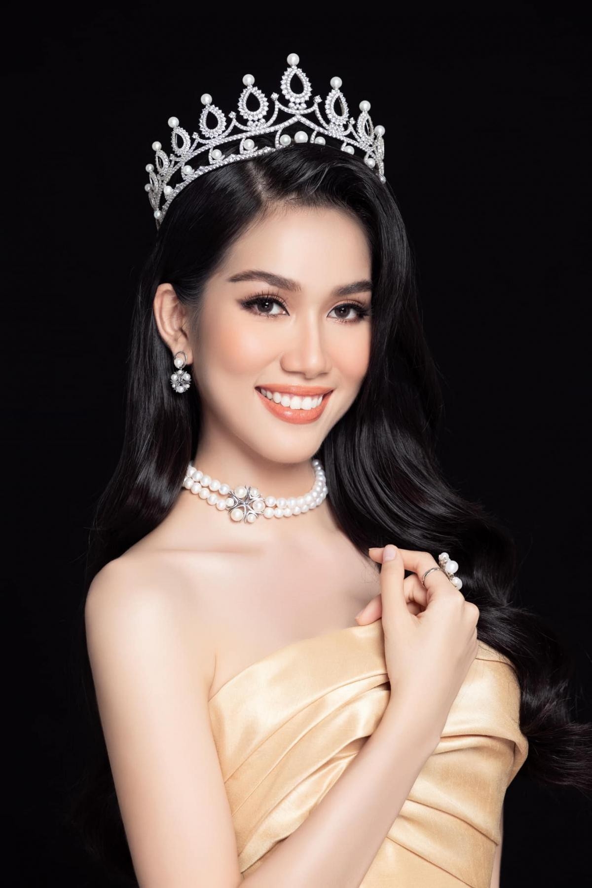 Pham Ngoc Phuong Anh, 24, is the first runner-up of the Miss Vietnam 2020 pageant. She stands at 1.77 metres tall and measures 82-61-90.