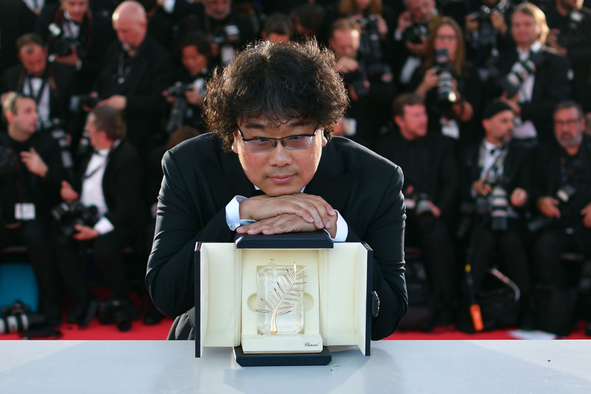 Đạo diễn Bong Joon-ho nhận giải Cành cọ vàng với "Parasite" tại Liên hoan phim Cannes 2019. Nguồn: TNS
