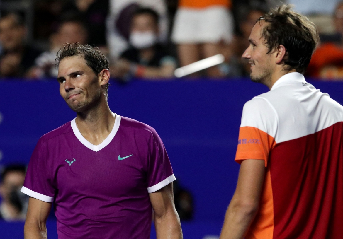 Medvedev thua dễ Nadal trước ngày lên ngôi số 1 thế giới. (Ảnh: Reuters).