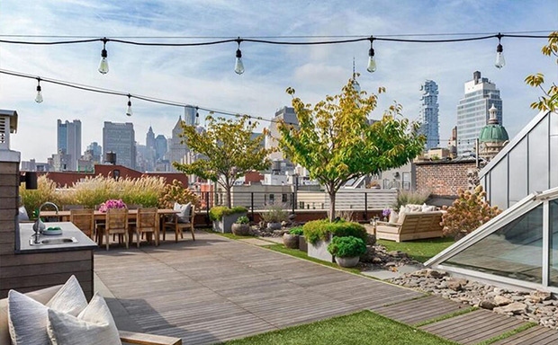 Đặc biệt, sân thượng có tầm nhìn 360º ra trung tâm Manhattan.