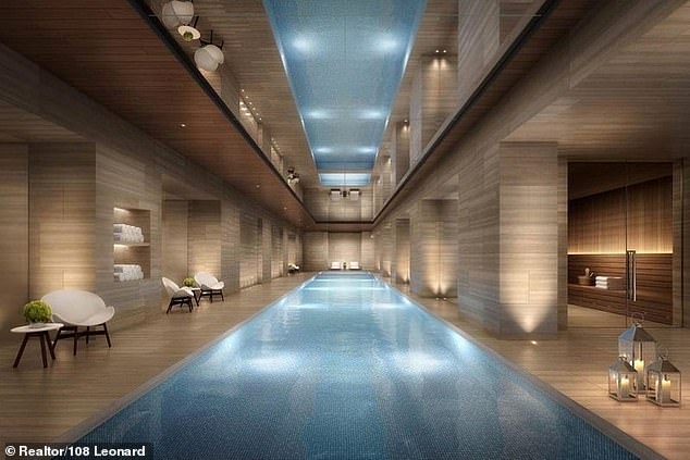 Bể bơi trong toà nhà.