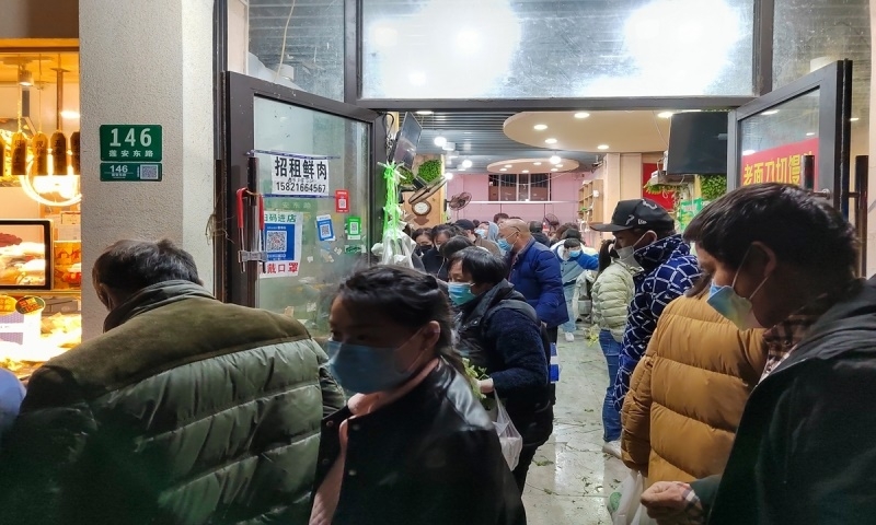 Một cơ sở bán thực phẩm tại Thượng Hải, Trung Quốc. Ảnh: VCG.