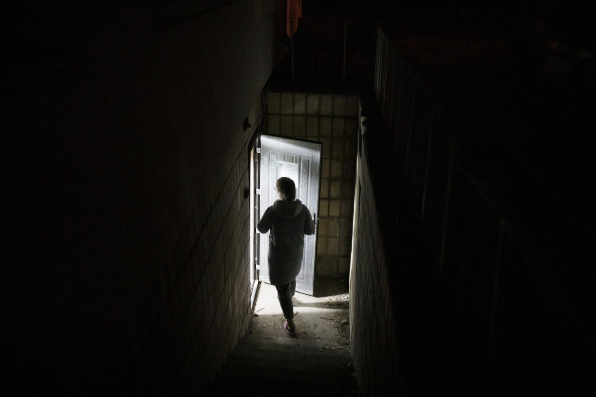 Tầng hầm được dùng làm nơi trú ẩn tại một bệnh viện nhi ở thủ đô Kiev, Ukraine. Ảnh: AP.