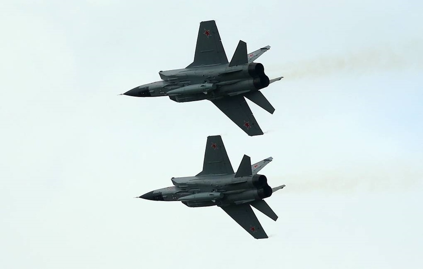 Máy bay chiến đấu MiG-31K mang tên lửa siêu thanh Kh-47M Kinzhal. Ảnh: TASS
