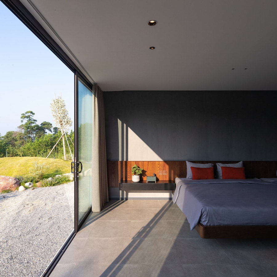 Các phòng ngủ đều rộng rãi, có phòng vệ sinh riêng và chan hòa nắng gió.