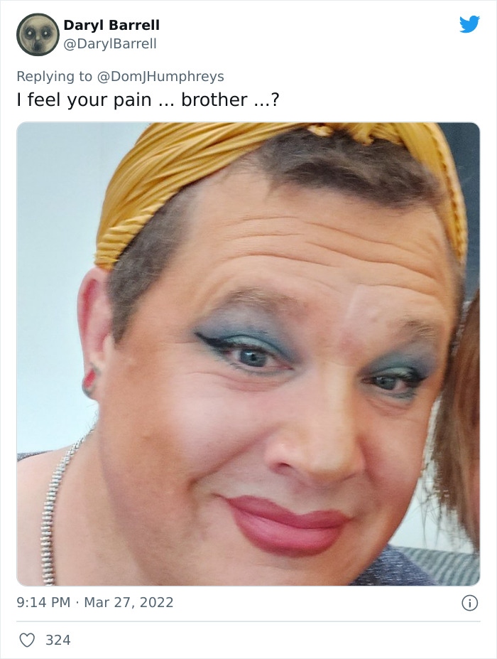 Phải yêu con gái đến nhường nào, người bố mới tình nguyện để con gái hoạ mặt như vậy.