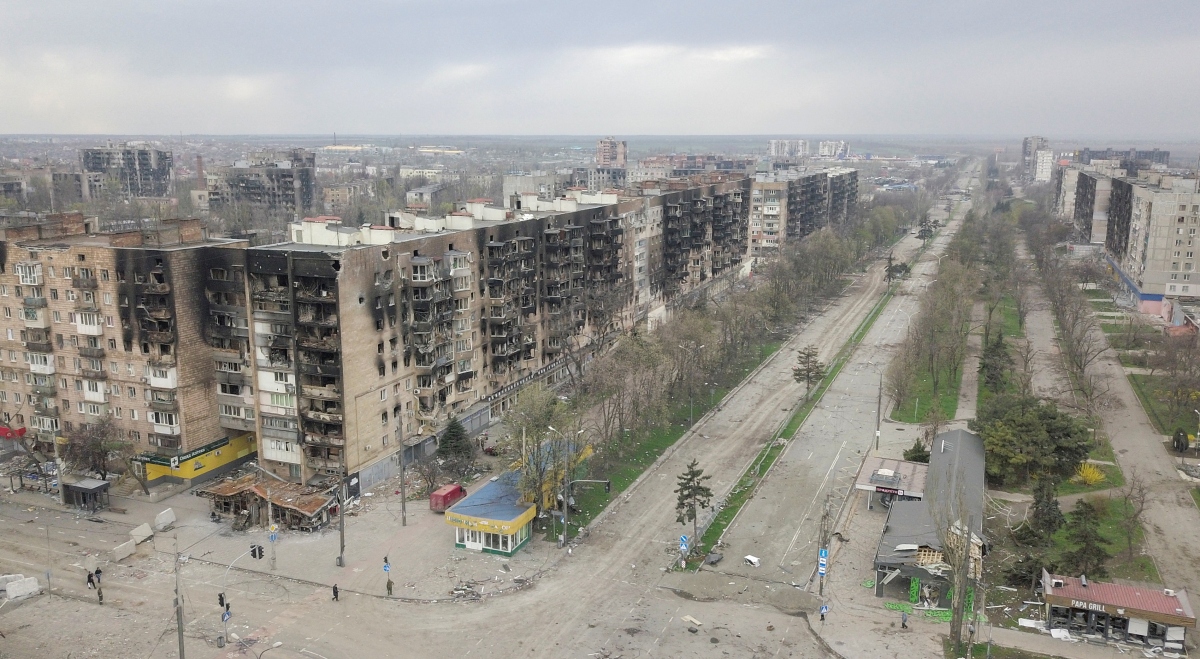 Các tòa nhà bị hư hại do giao tranh ở thành phố Mariupol, Ukraine. Ảnh: Reuters