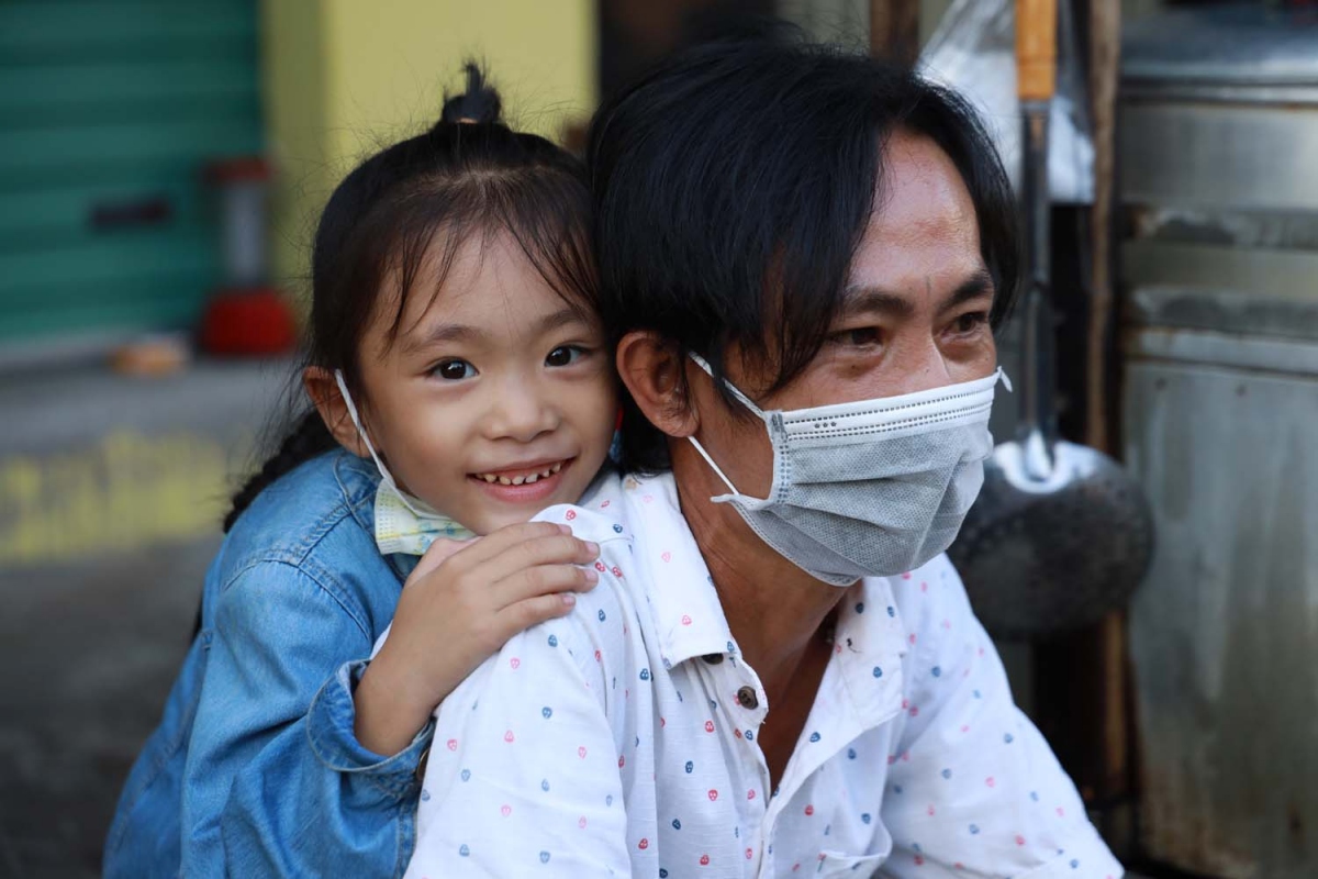 Anh Nguyễn Tất Thành và con gái