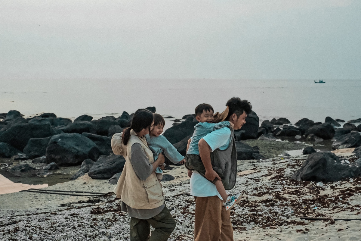 Theo anh Chính, những năm gần đây theo xu thế hiện đại, nhiều người đã tổ chức cưới hỏi như những nơi khác. Tuy nhiên, vẫn còn nặng nề quan niệm hễ có em bé xong là không được tổ chức cưới hỏi, nếu không sẽ bị hàng xóm láng giềng dị nghị.