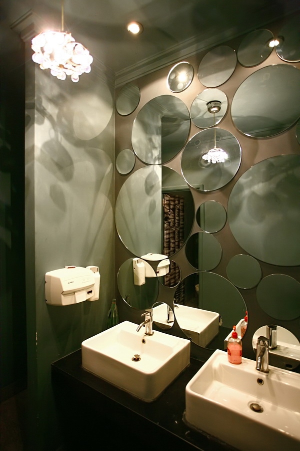  Gương cũng có thể tạo hình duyên dáng và ấn tượng, tại sao không?