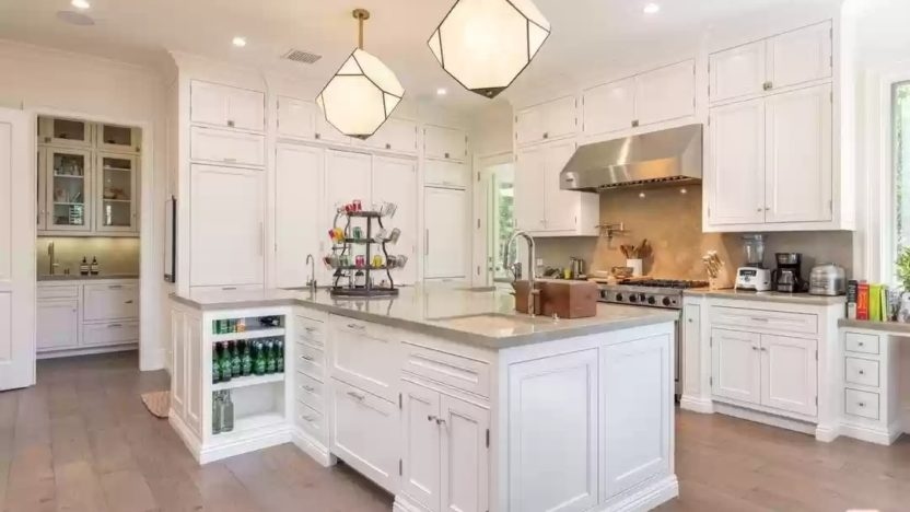 Giám khảo American Idol đã mua biệt thự này vào năm 2017 với giá gần 18 triệu USD.