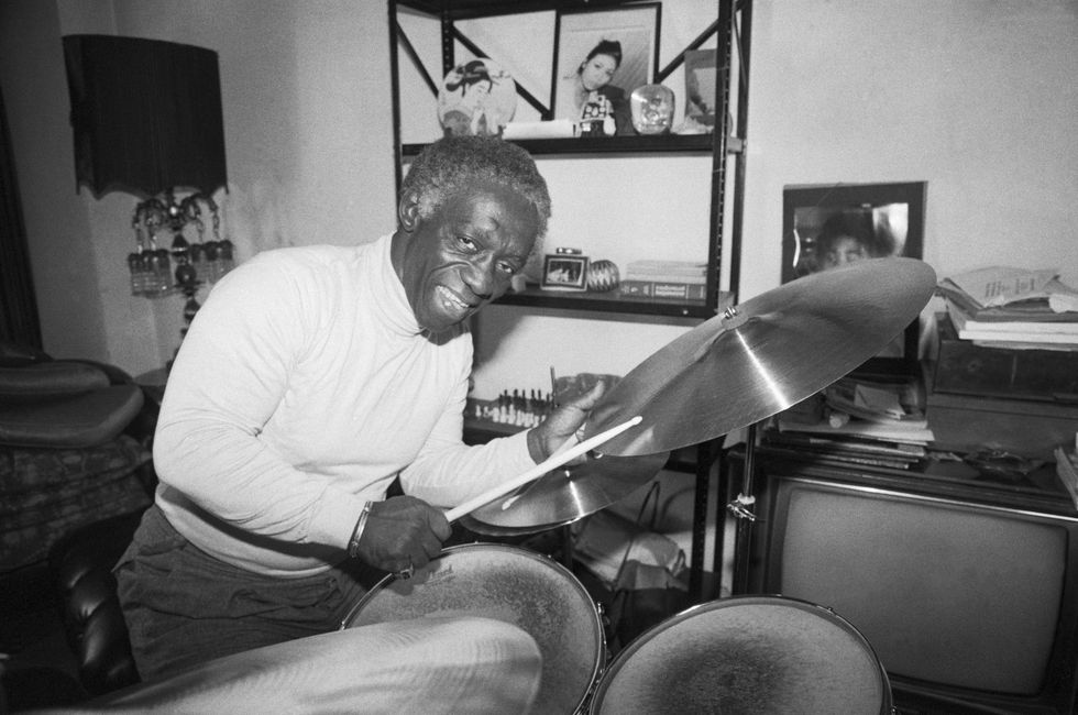 Tay trống jazz Art Blakey, thủ lĩnh ban nhạc Jazz Messengers sống tại phố West 45th năm 1978.