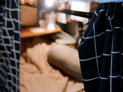 Có thể kéo rèm ra hoặc vào một cách tiện lợi. 