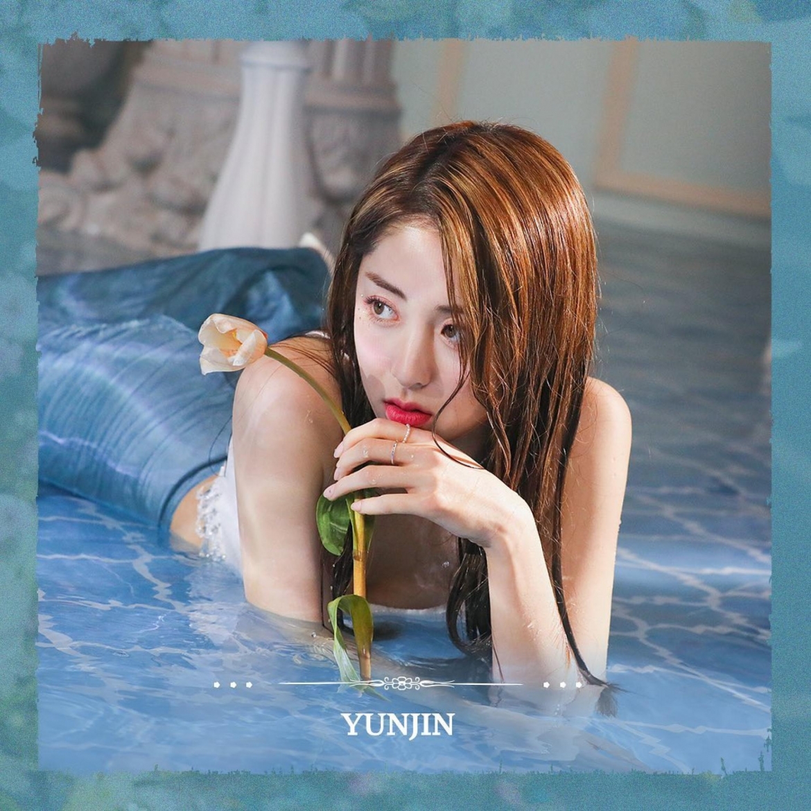 Huh Yun-jin là ca sĩ người Mỹ gốc Hàn, được đào tạo bởi Pledis Entertainment và xuất hiện lần đầu tiên trước công chúng trong chương trình Produce 48 của Mnet. Bên cạnh khả năng ca hát, cô còn được đánh giá rất cao về ngoại hình. Yun-jin sở hữu nền tảng tốt về opera và có khả năng chơi ukulele, guitar. Nguồn: @le_sserafim/Instagram