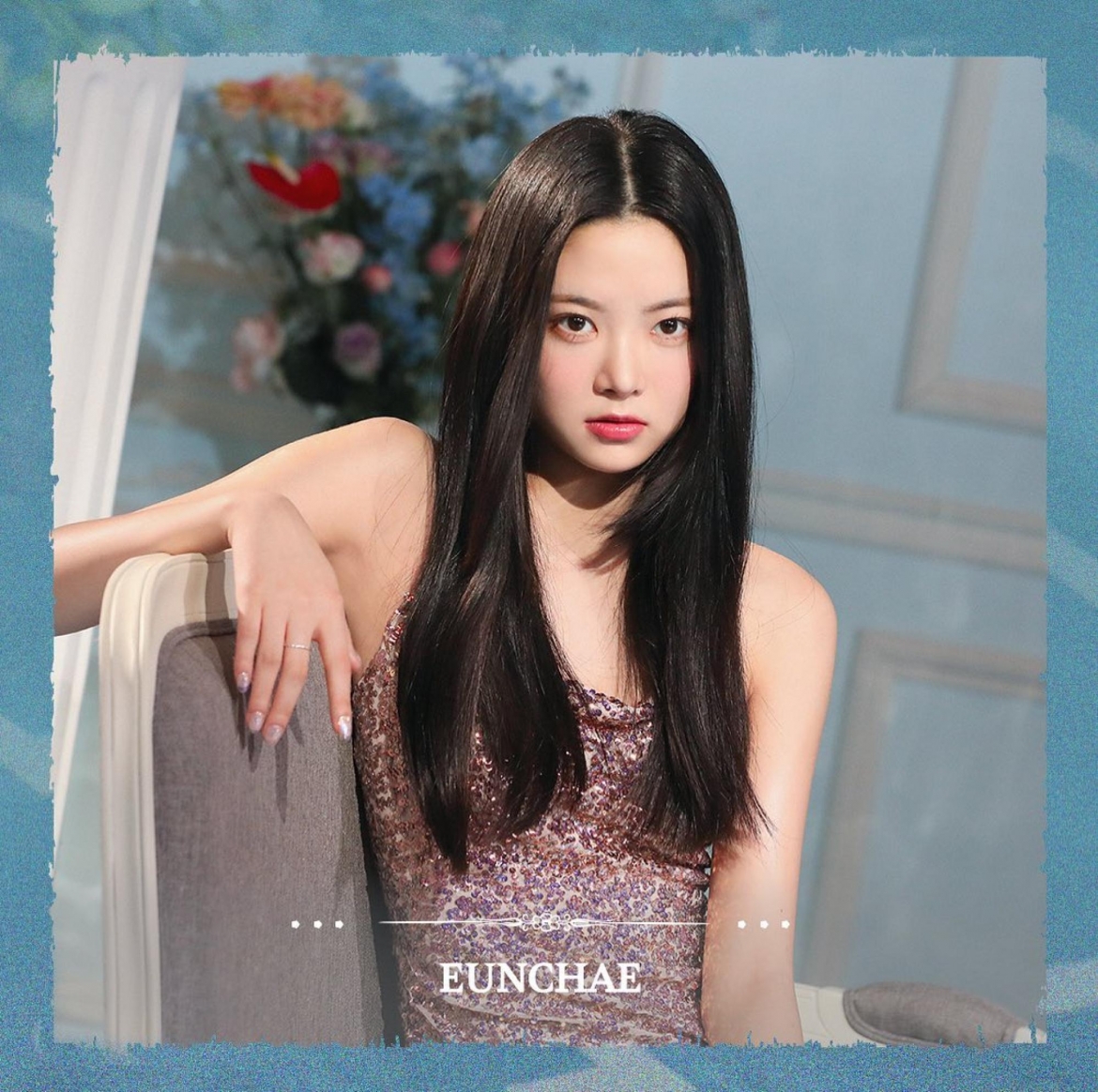 Em út của nhóm, Hong Eun-chae từng là thực tập sinh của Source Music vào năm 2021 và theo học tại Def Dance Skool. Cô từng thử giọng tại các công ty giải trí khác như JYP Entertainment và Pledis Entertainment. Dù còn rất trẻ nhưng Hong Eun-chae lại khá thân thiết với Bahiyyih (nhóm Kep1er) và Haruna (nhóm Billlie), hứa hẹn sẽ có nhiều màn kết hợp thú vị trong tương lai. Nguồn: @le_sserafim/Instagram/.