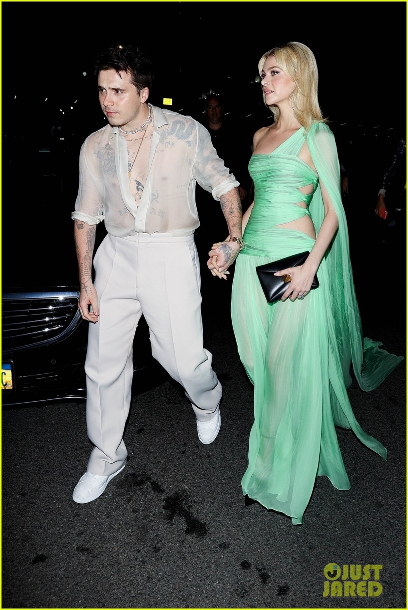 Brooklyn Beckham kết hôn vào ngày 9/4 tại biệt thự trị giá hơn 100 triệu USD của gia đình Nicola Peltz ở Mỹ. Brooklyn được cho là đã ký một thỏa thuận tiền hôn nhân với người vợ hơn 4 tuổi của mình.