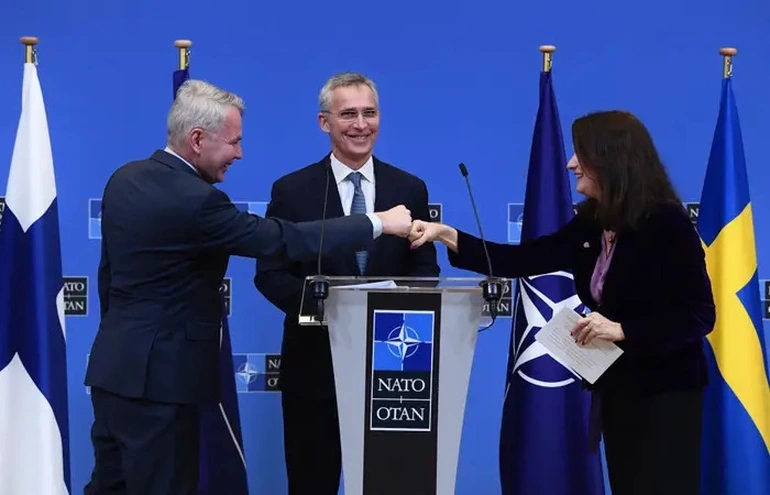 Ngoại trưởng Phần Lan và Thụy Điển và Tổng thư ký NATO Jens Stoltenberg tại một sự kiện ngày 24/1/2022. Ảnh: AFP