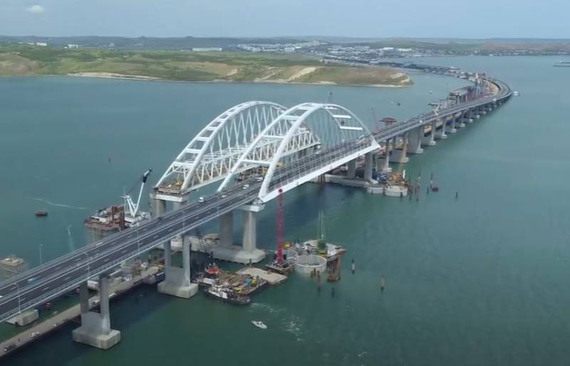 Cầu Crimea. Ảnh: Soldat