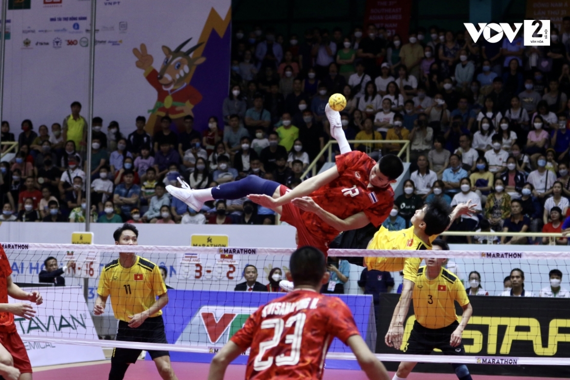 Dù để thua nhanh chóng ở set 1 với tỉ số là 21-7 nhưng sang đến set 2 ĐT Việt nam đã lật ngược thế cờ thắng lại với tỉ số 21-9.