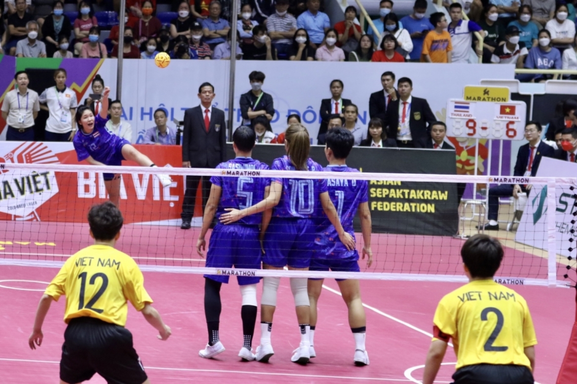 Đội tuyển cầu mây nữ Việt Nam đã thua ngược 20-22 trước Thái Lan trong set 2. Chung cuộc, Việt Nam thua 0-2 trong trận chung kết.
