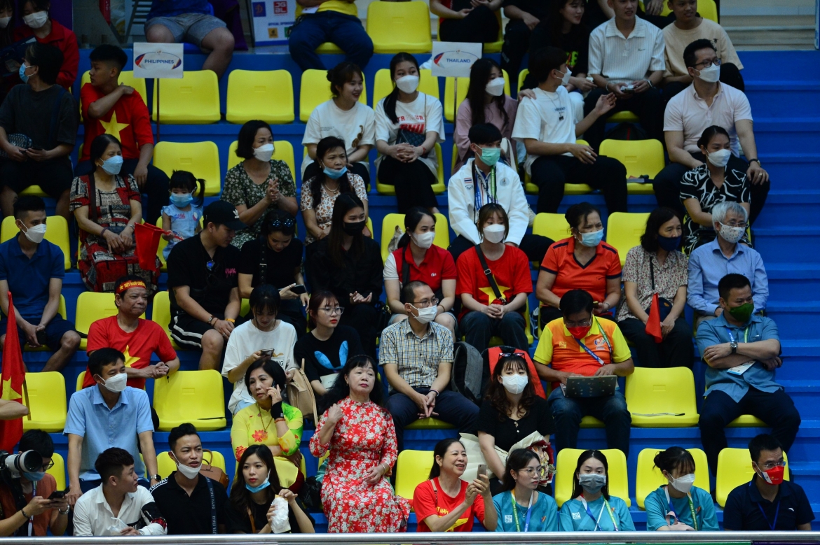 Khá đông CĐV có mặt tại nhà thi đấu Cầu Giấy để theo dõi môn Wushu. (Ảnh: Dương Thuật). 