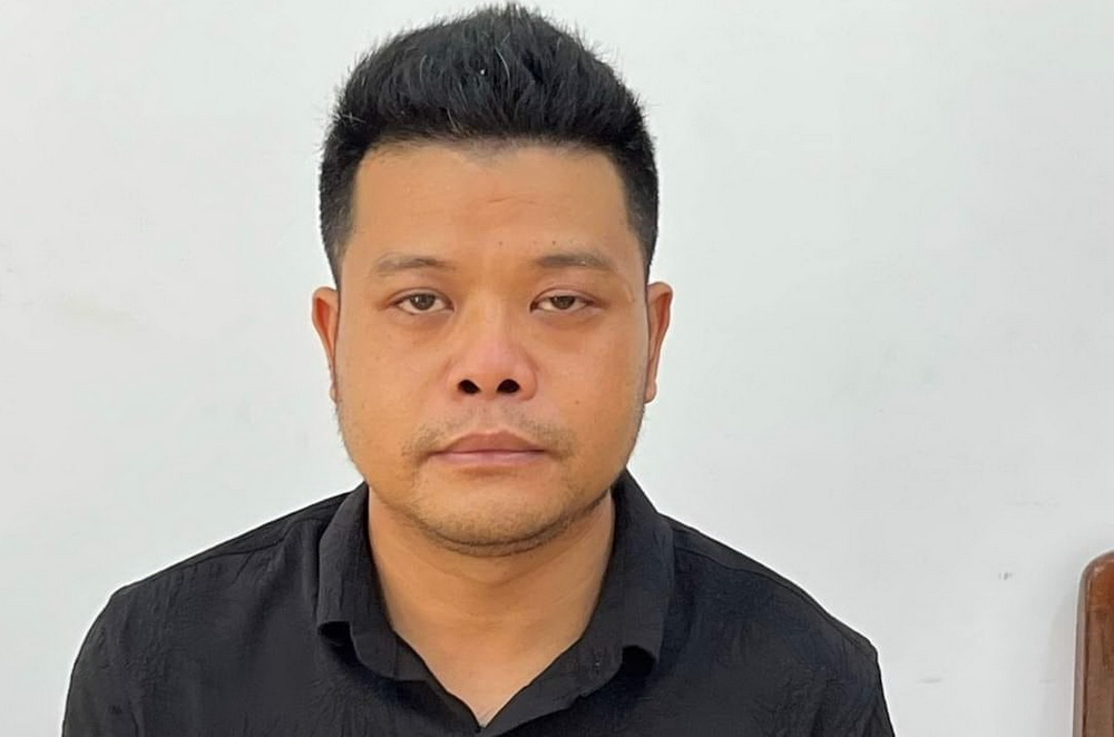 Đối tượng Hiến đang được di lý về Đà Nẵng