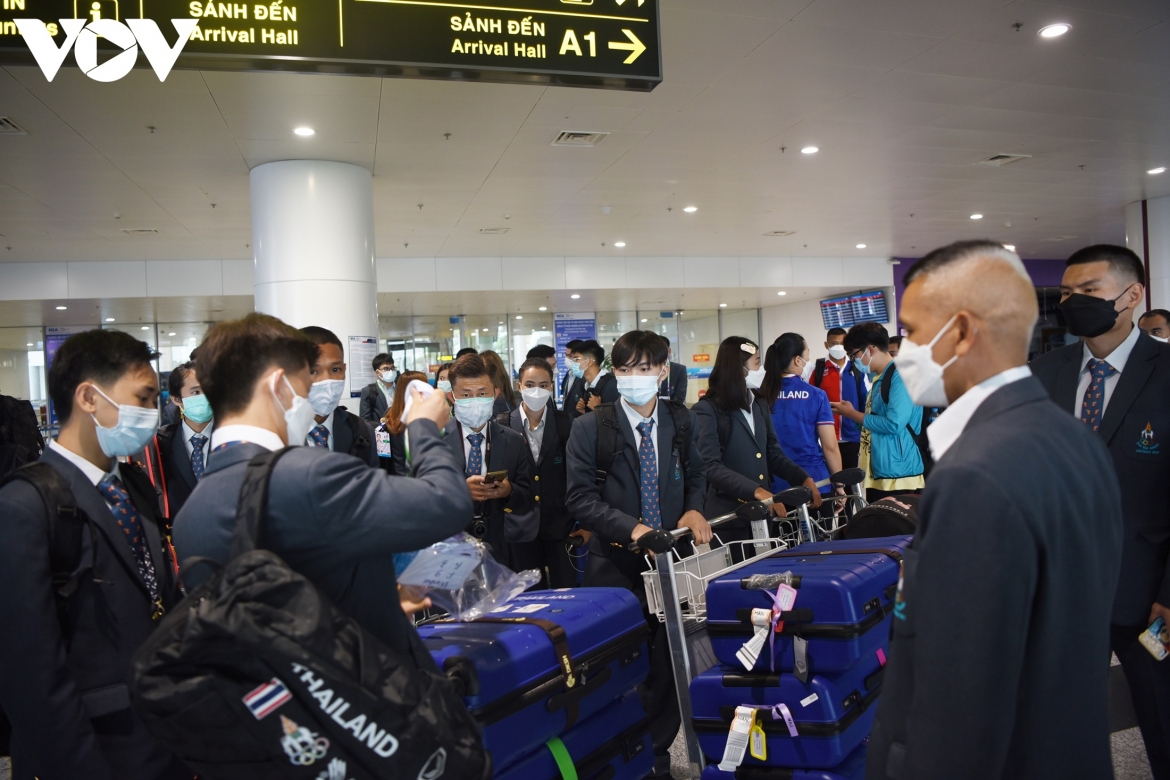 Dù thành viên các đoàn thể thao khá đông, nhưng công tác di chuyển rời sân bay được diễn ra khá nhanh và thuận lợi. 