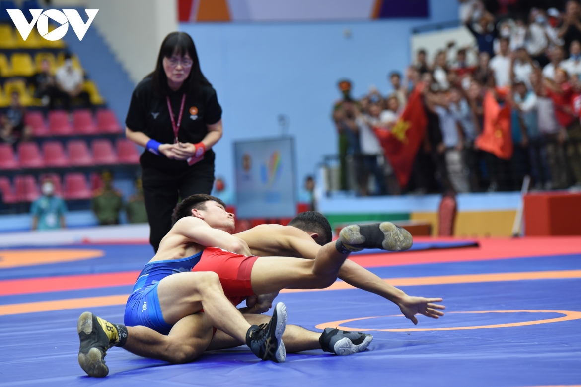 Phùng Khắc Huy chứng tỏ được sự nhanh nhẹn và sức mạnh vượt trội, dễ dàng đánh bại đối thủ với số điểm chênh lệch 12-2.
