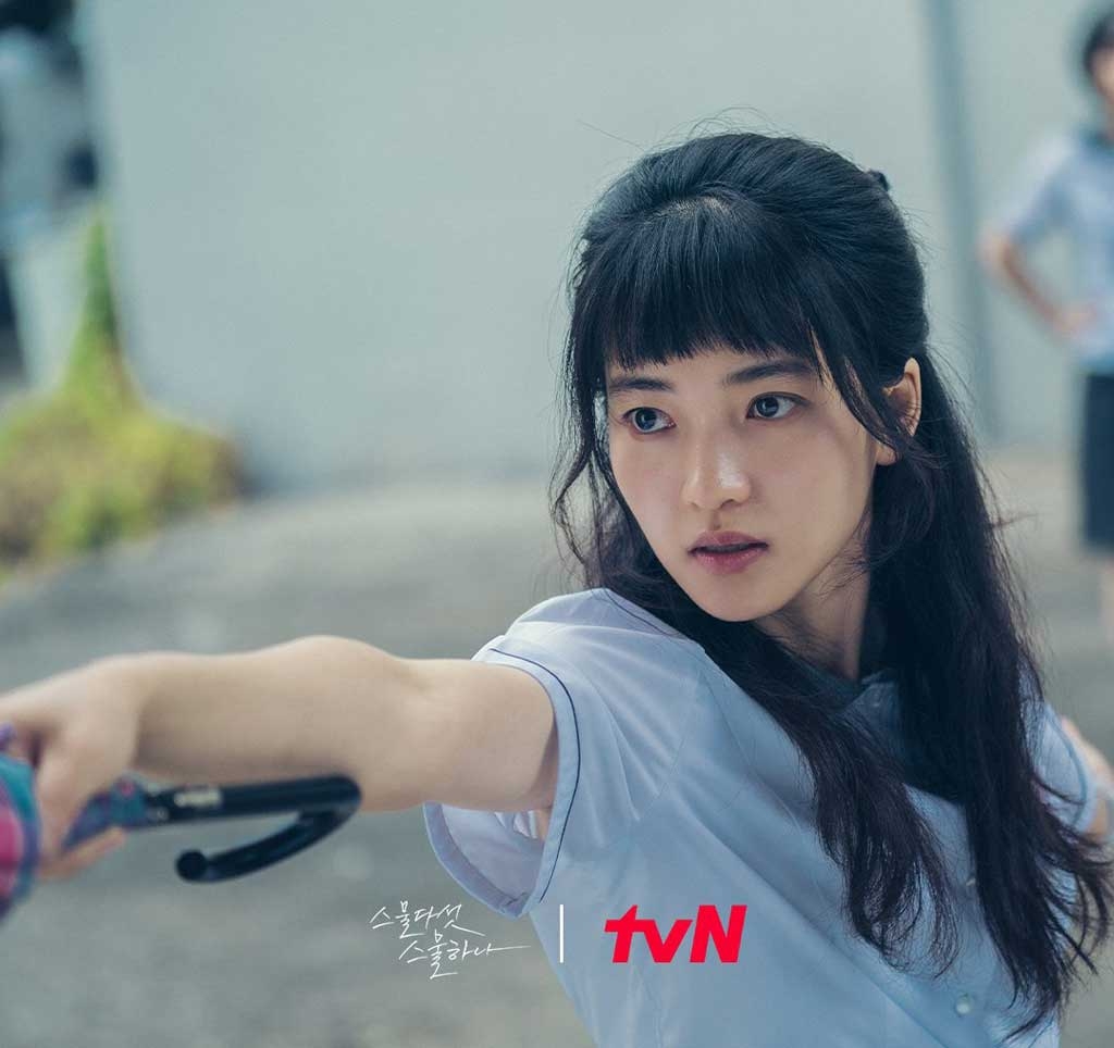 Kim Tae Ri nhận giải "Nữ diễn viên chính xuất sắc nhất" tại Baeksang 2022 với vai diễn Na Heedo.