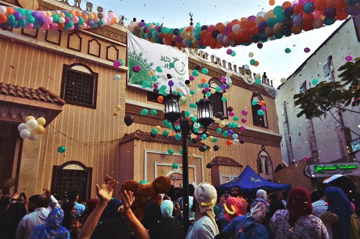 Lễ hội Eid al-Fitr. Ảnh: Britannica.