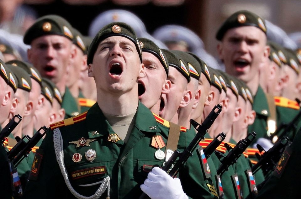 Quân nhân Nga tham gia lễ duyệt binh kỷ niệm ngày Chiến thắng 9/5 trên Quảng trường Đỏ ở Moscow năm 2022. Ảnh: Reuters.