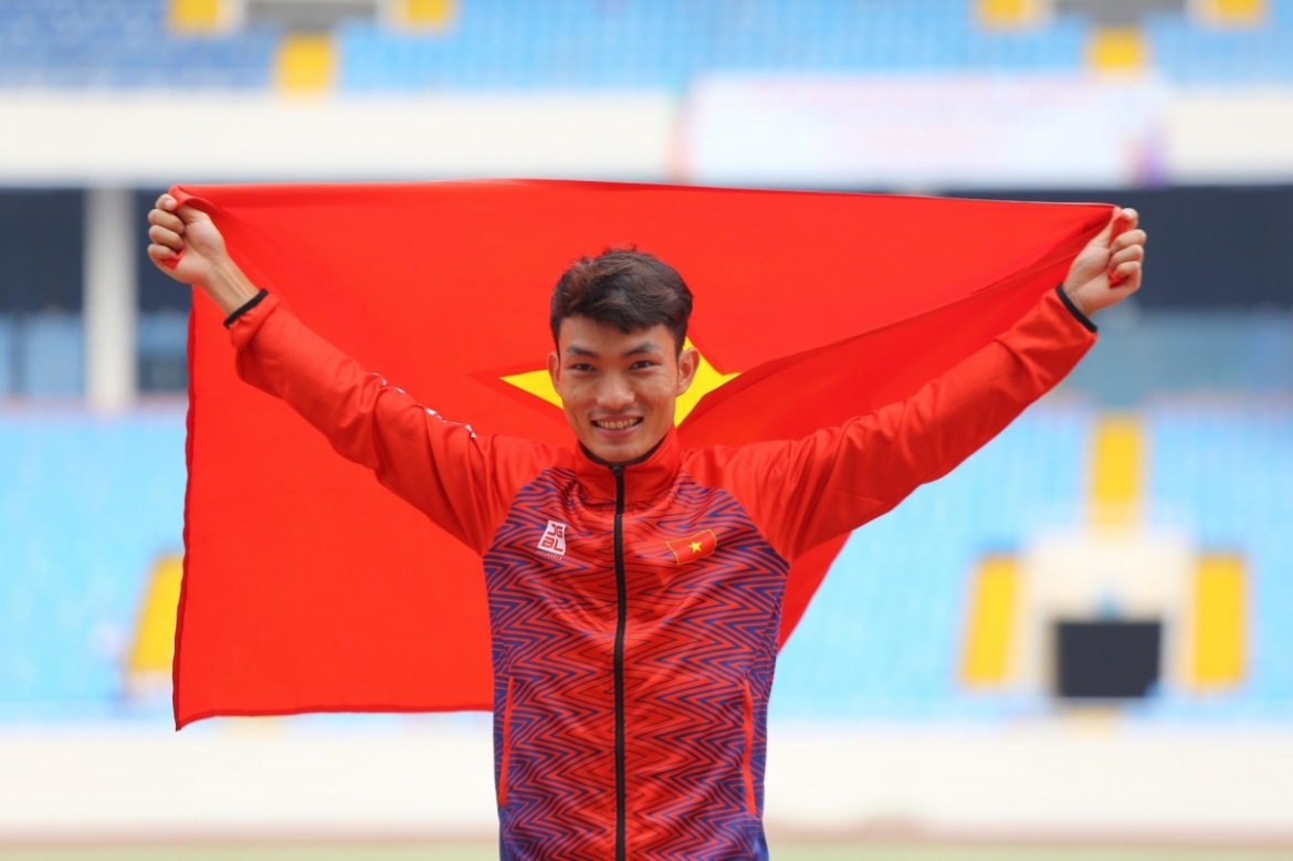 Hoàng Nguyên Thanh giành HCV nội dung chạy marathon nam ở SEA Games 31 với thành tích 2 giờ 25 phút 08 giây. Đây là lần đầu tiên trong lịch sử điền kinh Việt Nam có HCV ở nội dung này.