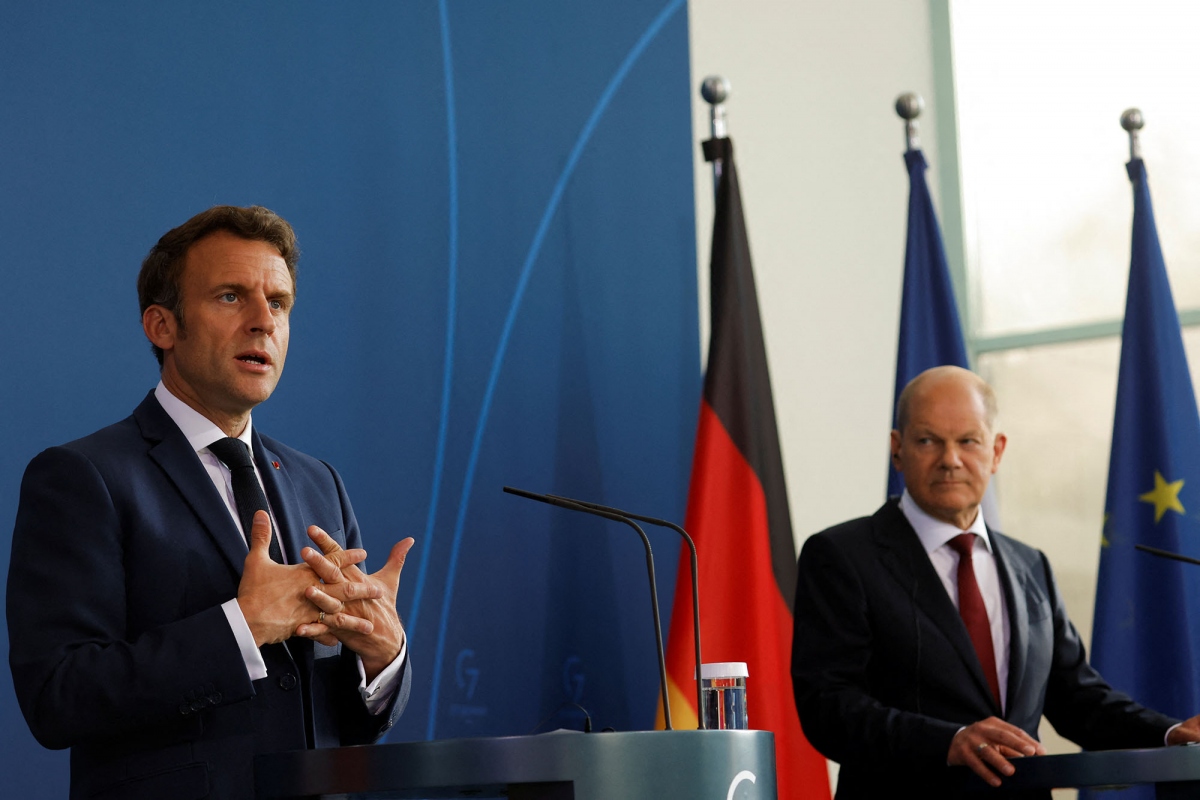 Tổng thống Pháp và Thủ tướng Đức, Olaf Scholz tại Berlin ngày 9/5. Ảnh: Reuters