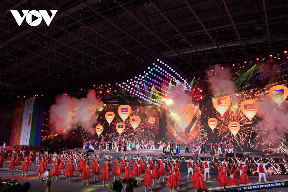 Lễ bế mạc SEA Games 31 có chủ đề "Hội tụ để tỏa sáng - Gather to shine" diễn ra tại Cung điền kinh trong nhà Mỹ Đình, Hà Nội (Ảnh: Vũ Toàn)