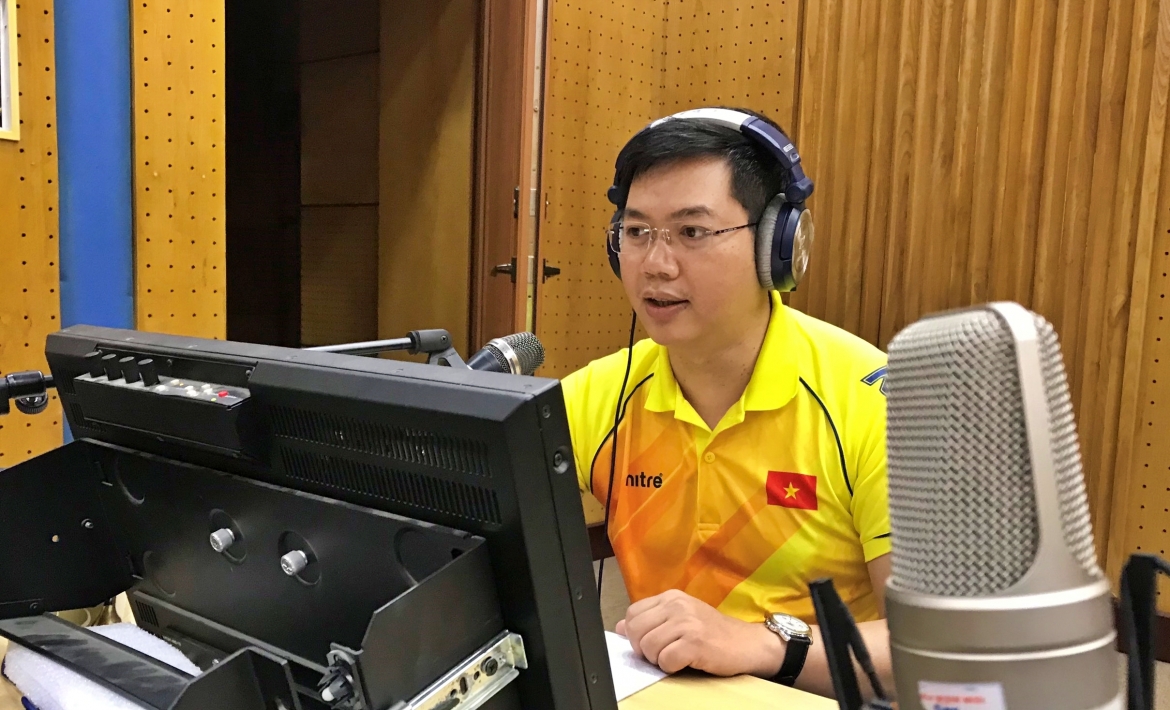 Nhà báo Ngô Nam không những điều phối, phân công phóng viên của VTC tác nghiệp ở hiện trường mà còn trực tiếp tham gia sản xuất các chương trình toàn cảnh SEA Games 31.