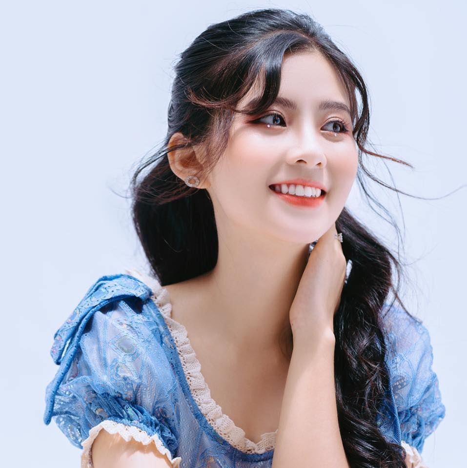 Quỳnh Trang - diễn viên đóng vai bé Mai Anh, con gái của Việt (Việt Anh) trong "Chồng cũ, vợ cũ, người yêu cũ" là nữ diễn viên trẻ có ngoại hình trong sáng, đáng yêu.