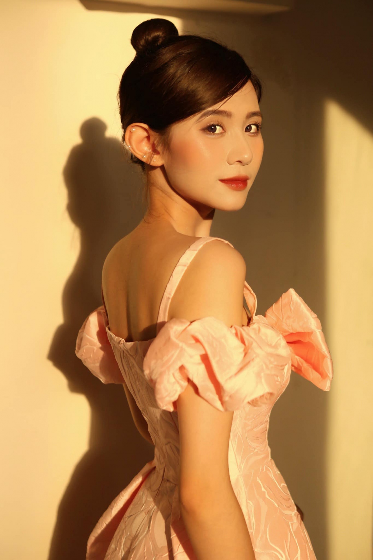 Quỳnh Trang cũng được đánh giá rất cao về diễn xuất với vai diễn lần đầu chạm ngõ sóng giờ vàng.