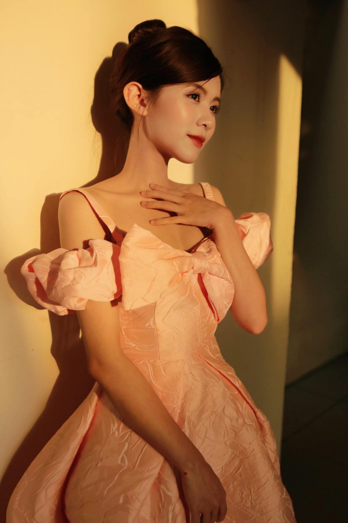 Cô rất "đắt" show làm người mẫu ảnh.