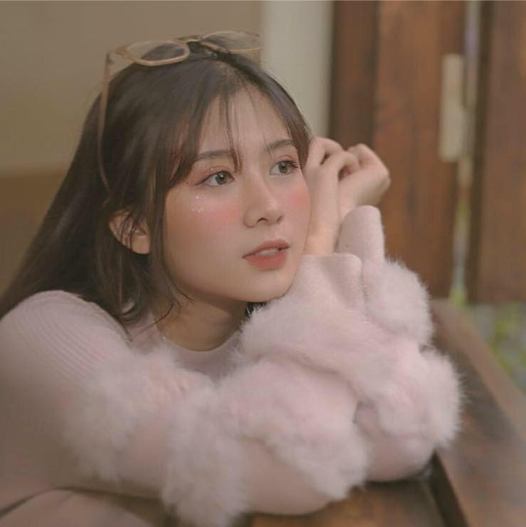 Ngoài đời, Quỳnh Trang rất xinh xắn, trẻ trung. 