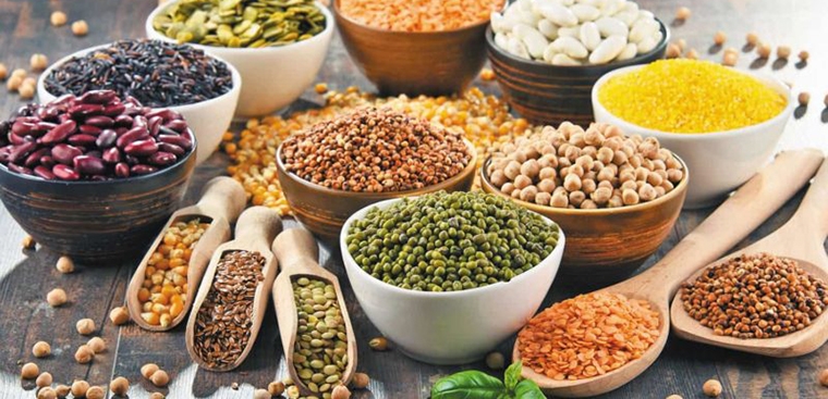 Các loại đậu như đậu, đậu lăng, đậu xanh giàu tinh bột nhưng cũng là nguồn cung cấp chất xơ và protein thực vật tuyệt vời giúp ích cho sức khỏe tim mạch, huyết áp…