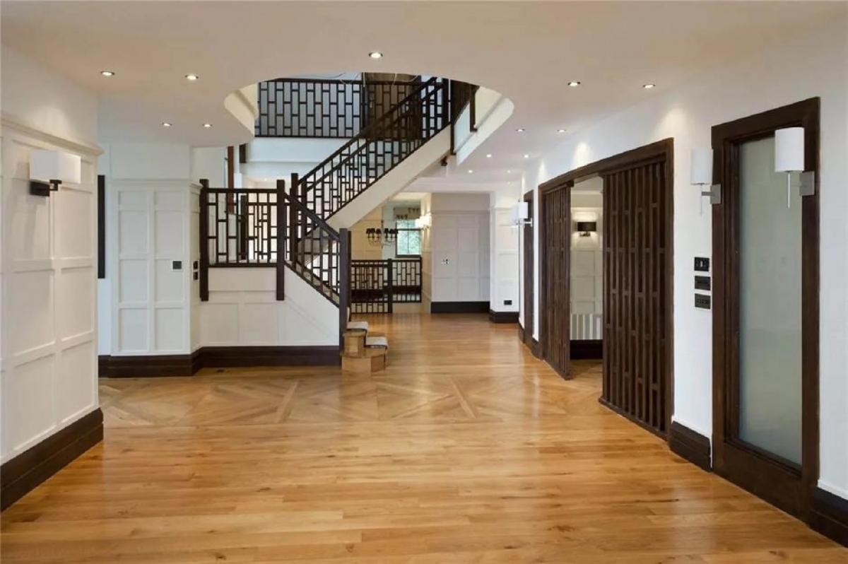 Tom Cruise đã bán lại nơi này cho ngôi sao truyền hình thực tế Peter Andre vào năm 2016.