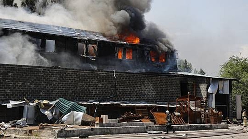 Donetsk bị pháo kích hôm 13/6. Ảnh: Sputnik.