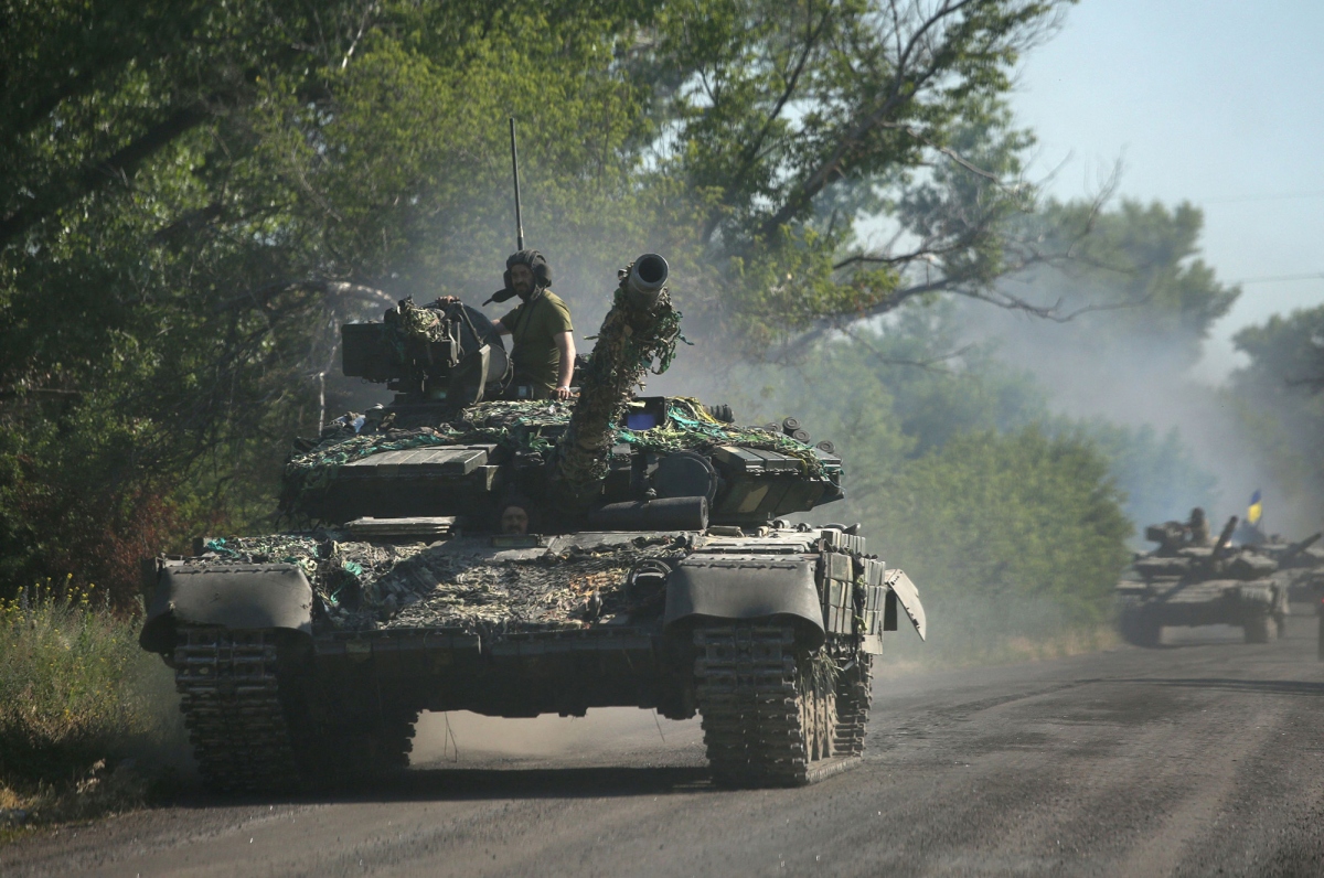 Xe tăng Ukraine ở khu vực Donbass ngày 21/6. Ảnh: AFP
