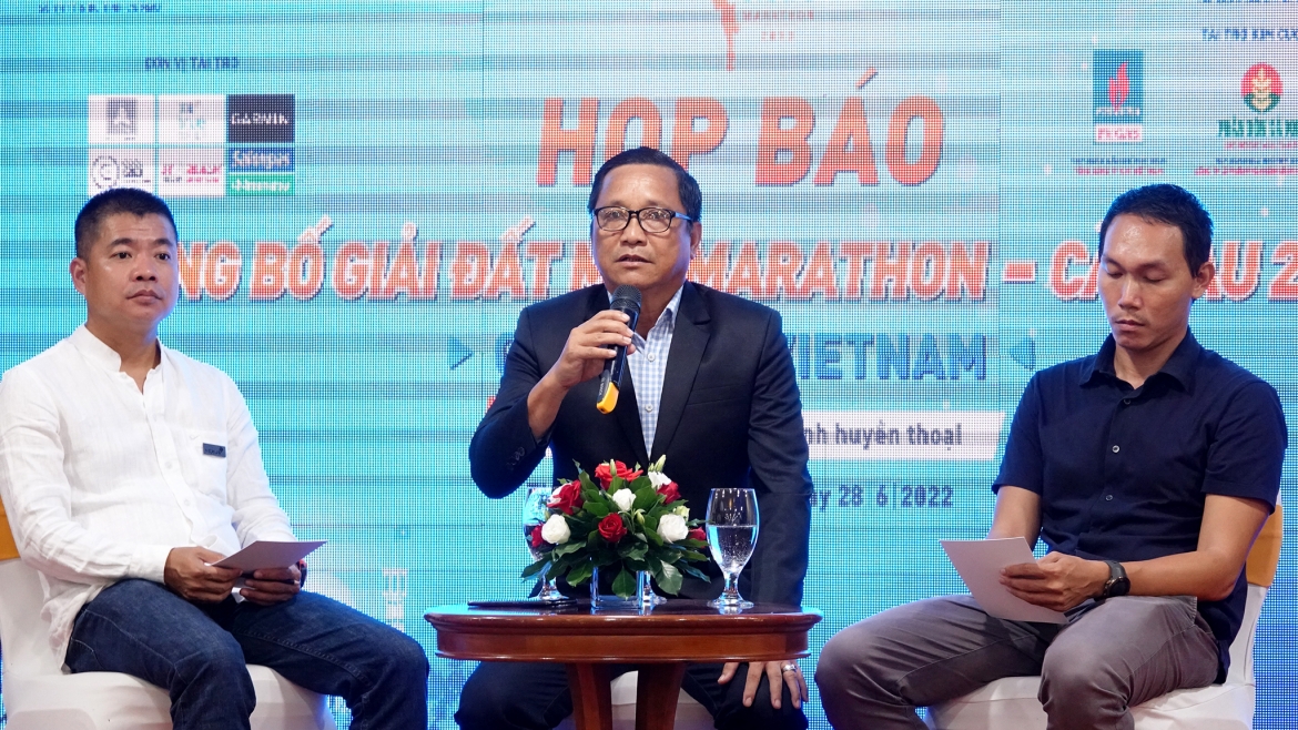 Ban Tổ chức trả lời câu hỏi của báo chí. (Ảnh: Hùng An).